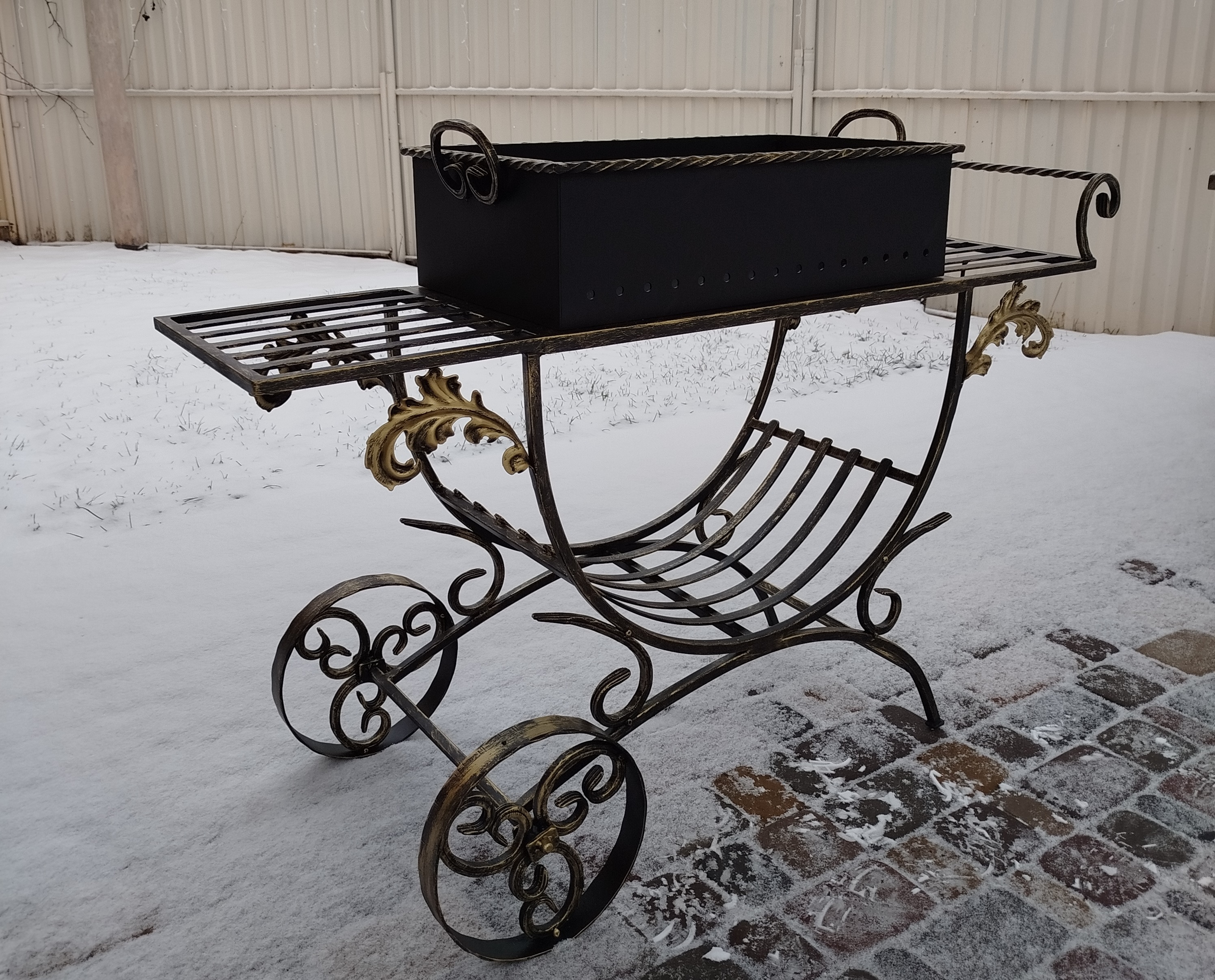 Кованый мангал