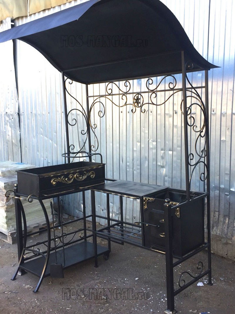 Кованый мангал с крышей