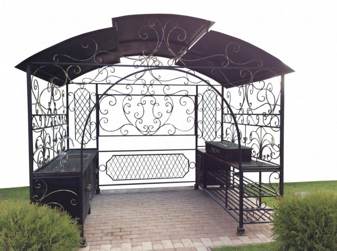 Кованый мангал с крышей
