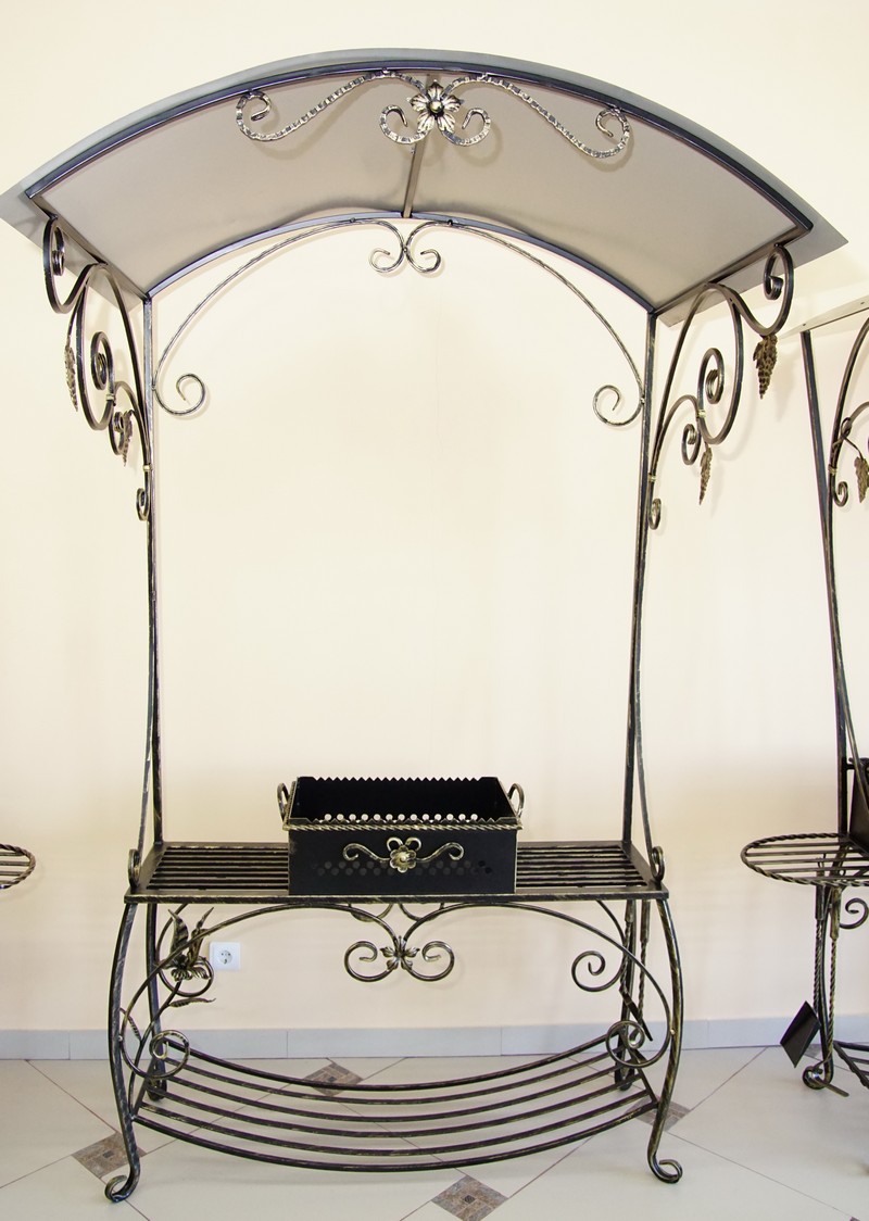 кованый мангал с крышей