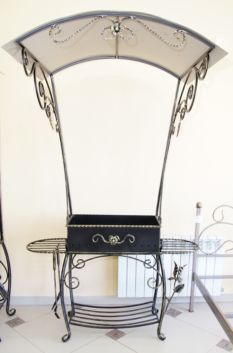 кованый мангал с крышей