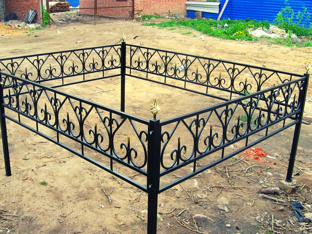 Кованые ограды и кресты