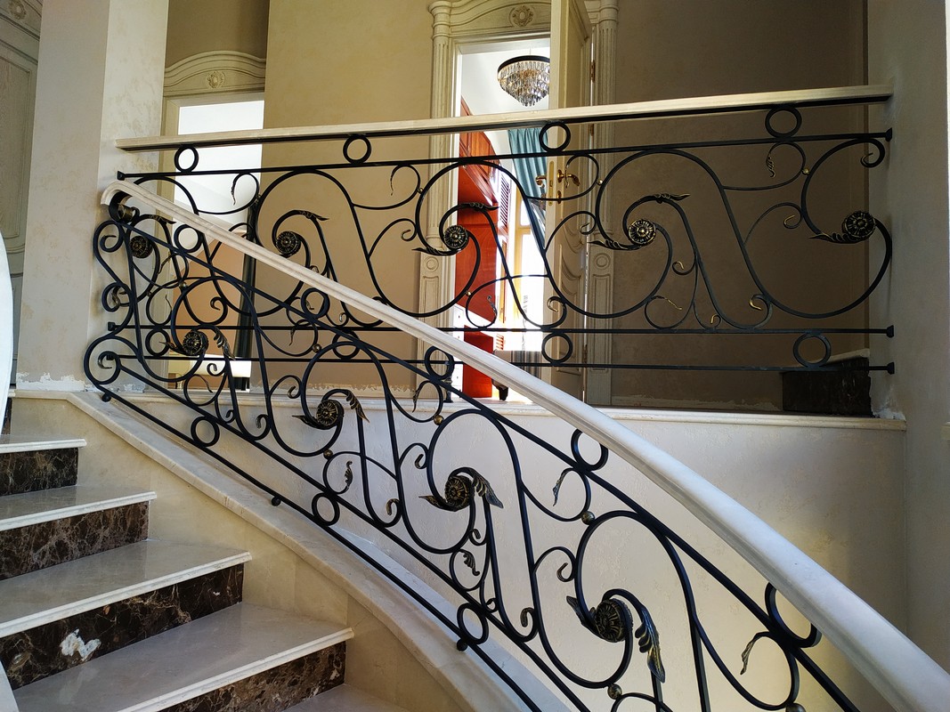 Кованые перила и ограждения