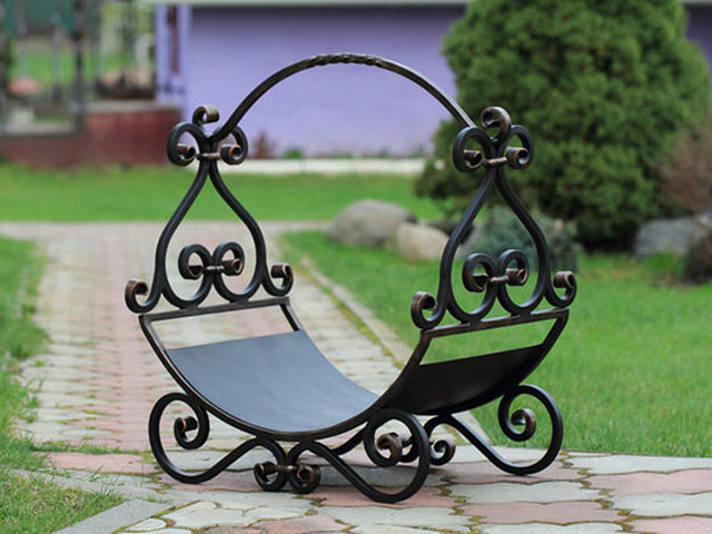 Кованая дровница